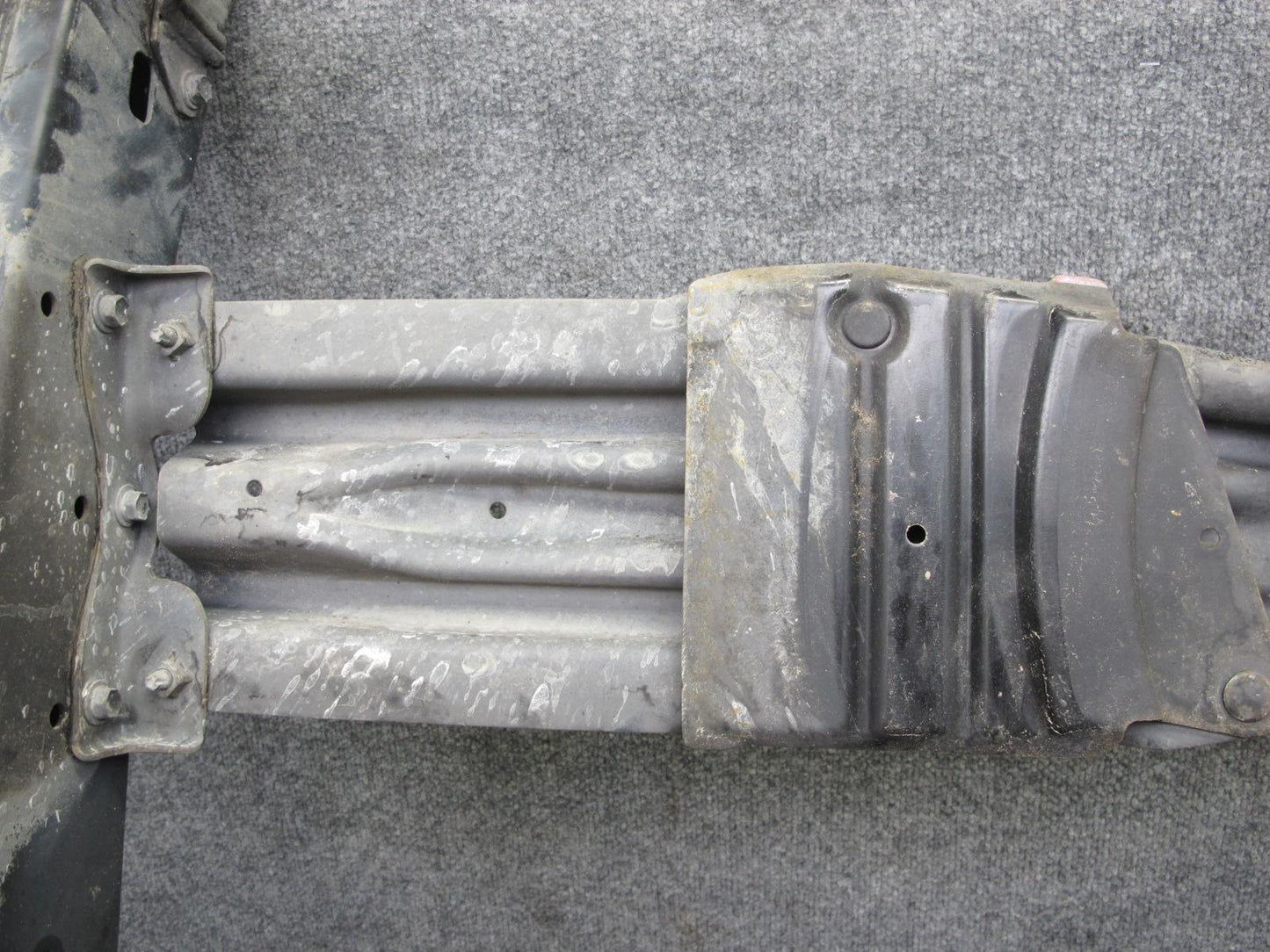 2003-2004 Lexus UZJ100L LX470 Rear Cradle Crossmember Frame