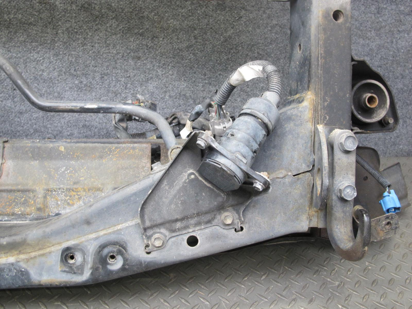 2003-2004 Lexus UZJ100L LX470 Rear Cradle Crossmember Frame