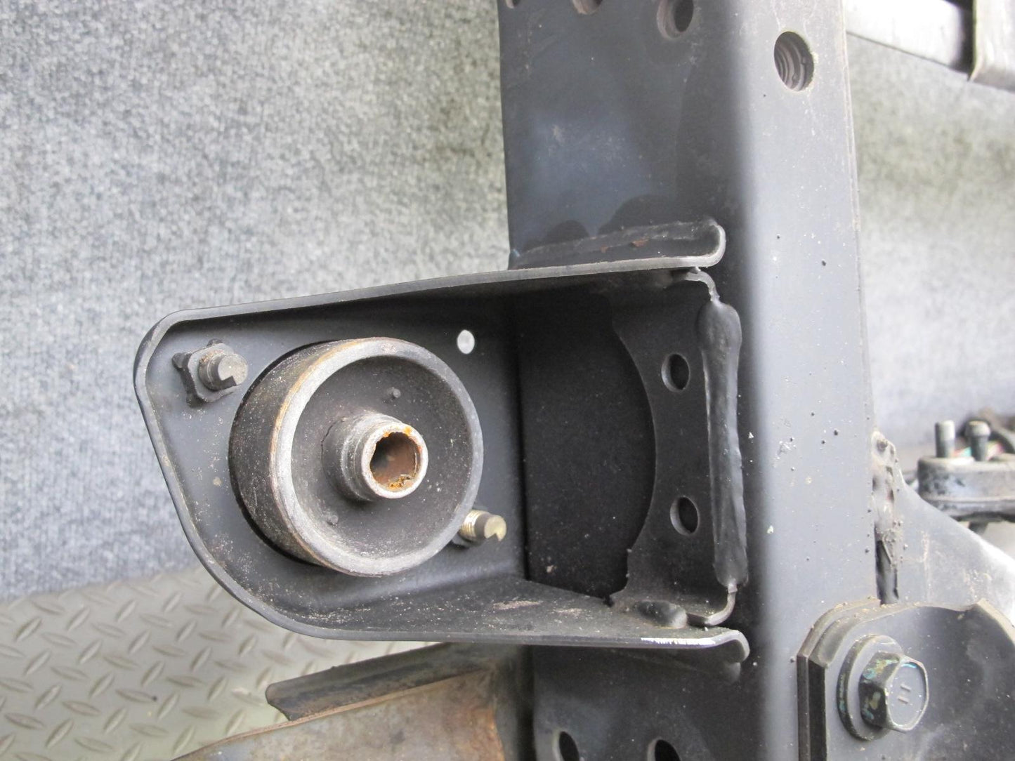 2003-2004 Lexus UZJ100L LX470 Rear Cradle Crossmember Frame