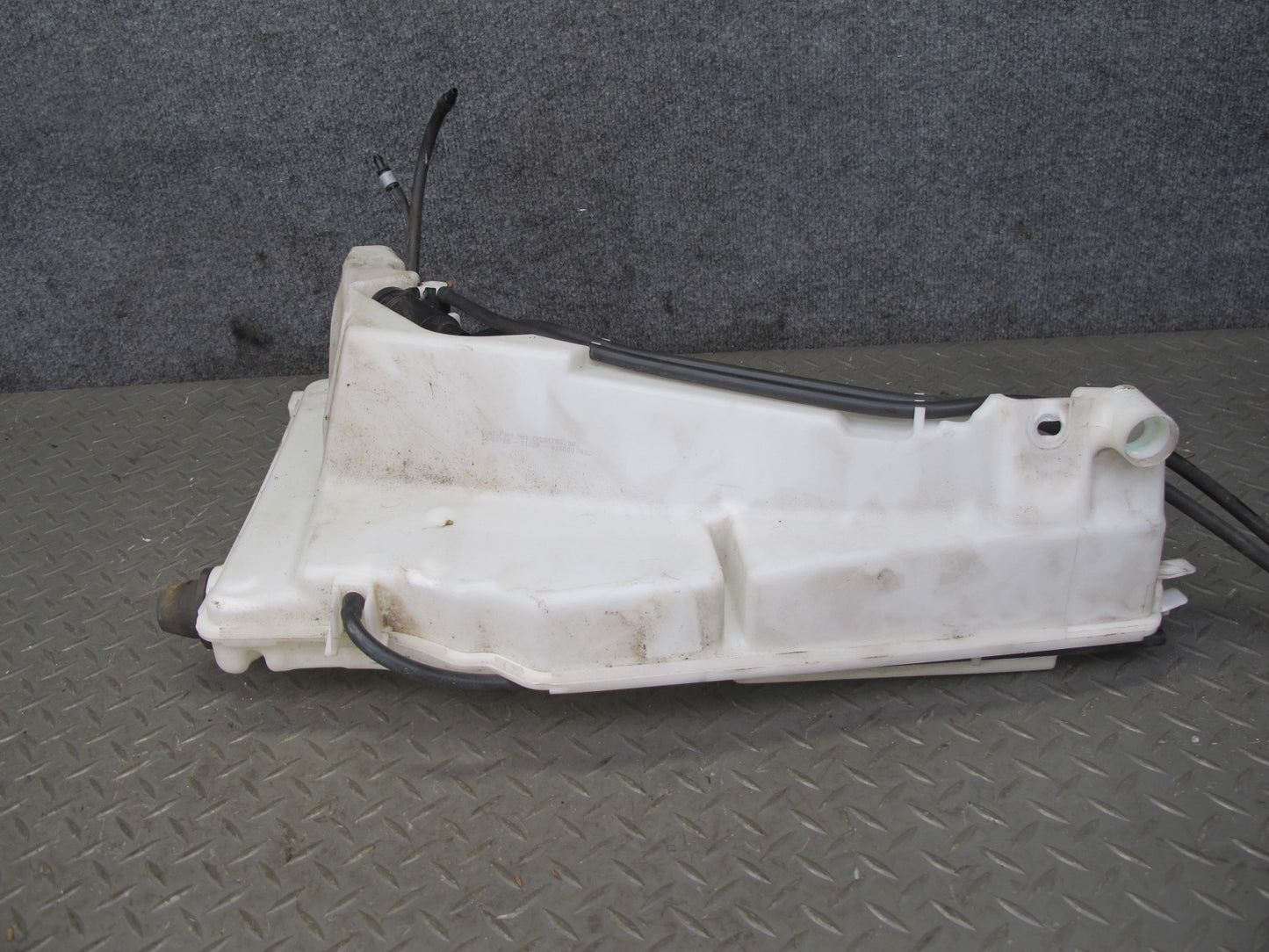 2013-2019 Land Range Rover L405 Windshield Washer Fluid Reservoir Tank w Pump