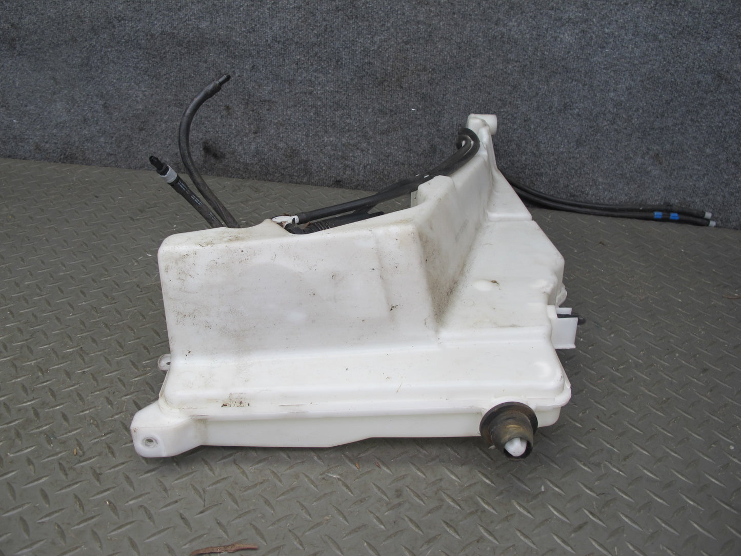2013-2019 Land Range Rover L405 Windshield Washer Fluid Reservoir Tank w Pump
