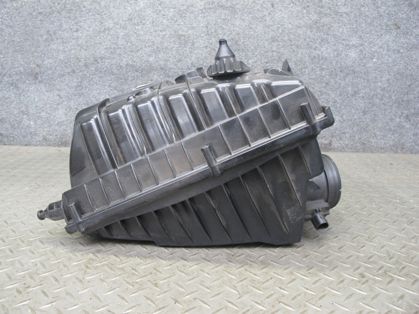 2013-2017 Range Rover L405 5.0L Supercharged Right Air Filter Box w Sensor