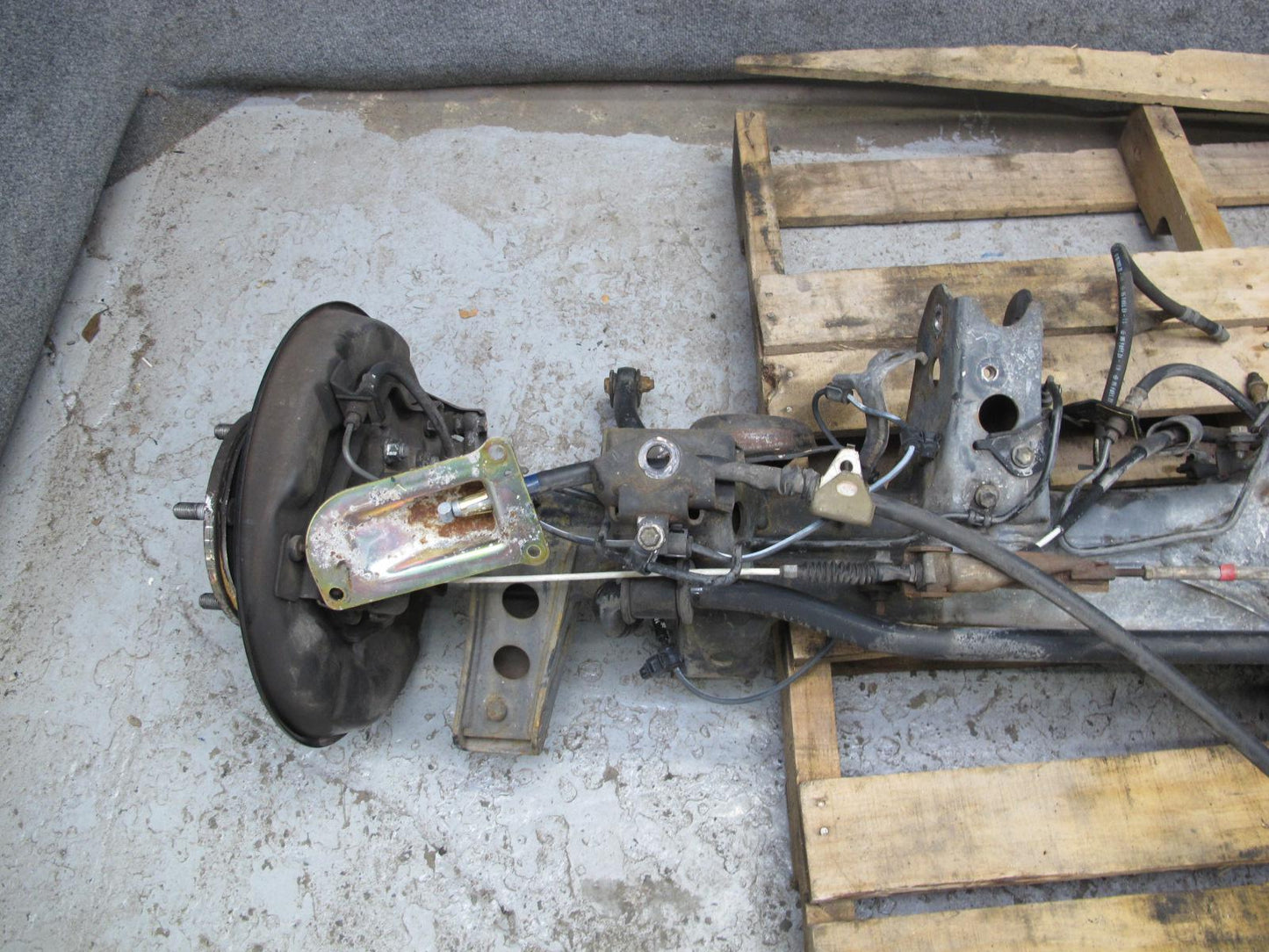 2003-2007 Lexus J100 LX470 4WD Rear Suspension Axle Shaft Brake Caliper Assembly