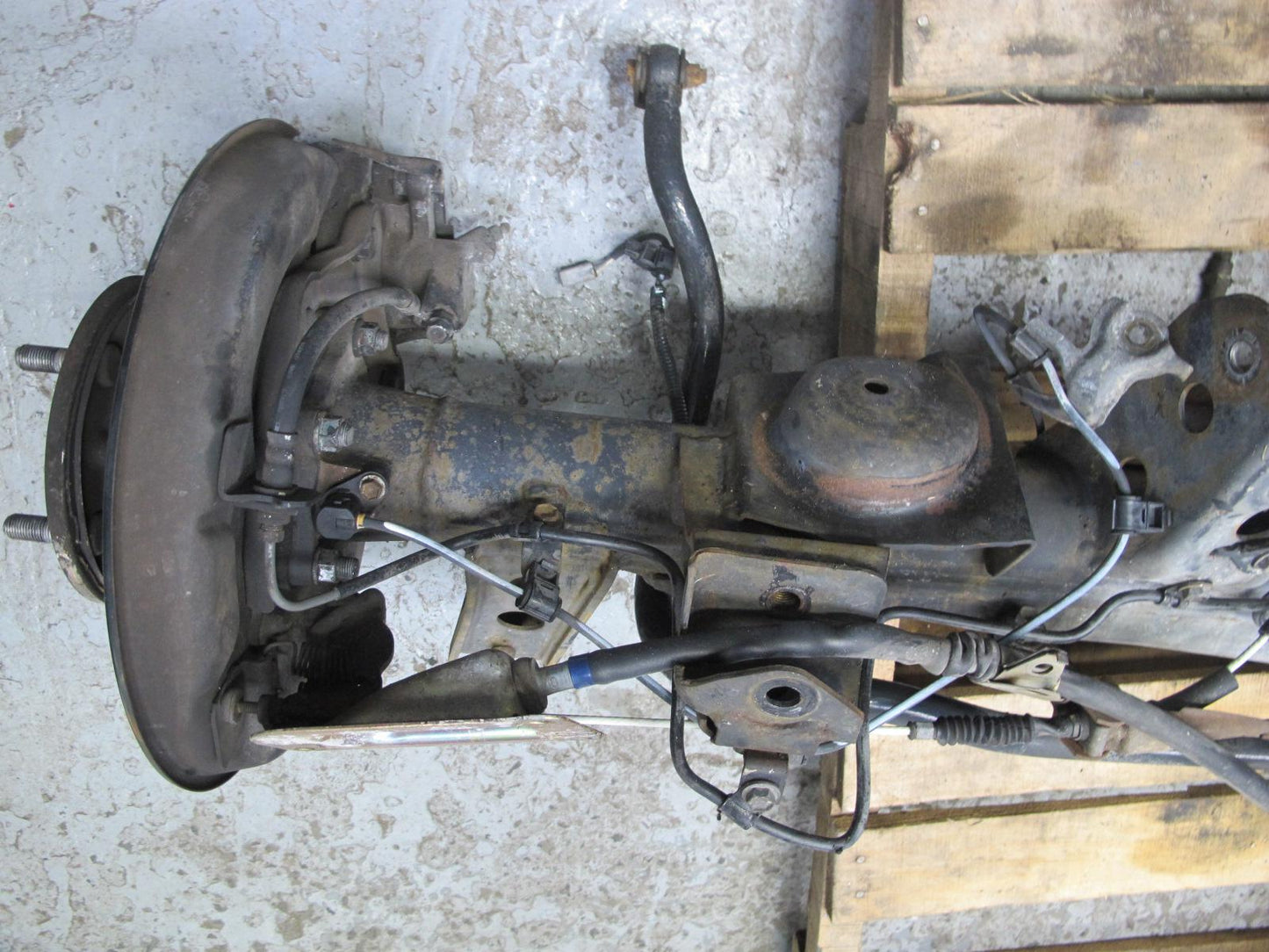 2003-2007 Lexus J100 LX470 4WD Rear Suspension Axle Shaft Brake Caliper Assembly
