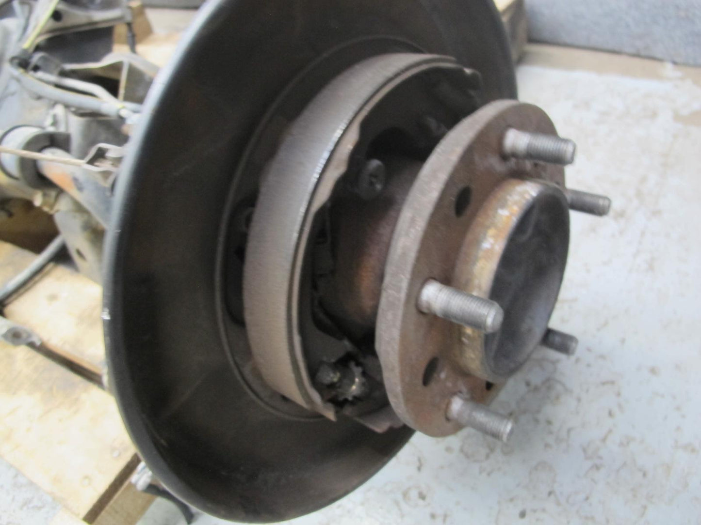 2003-2007 Lexus J100 LX470 4WD Rear Suspension Axle Shaft Brake Caliper Assembly