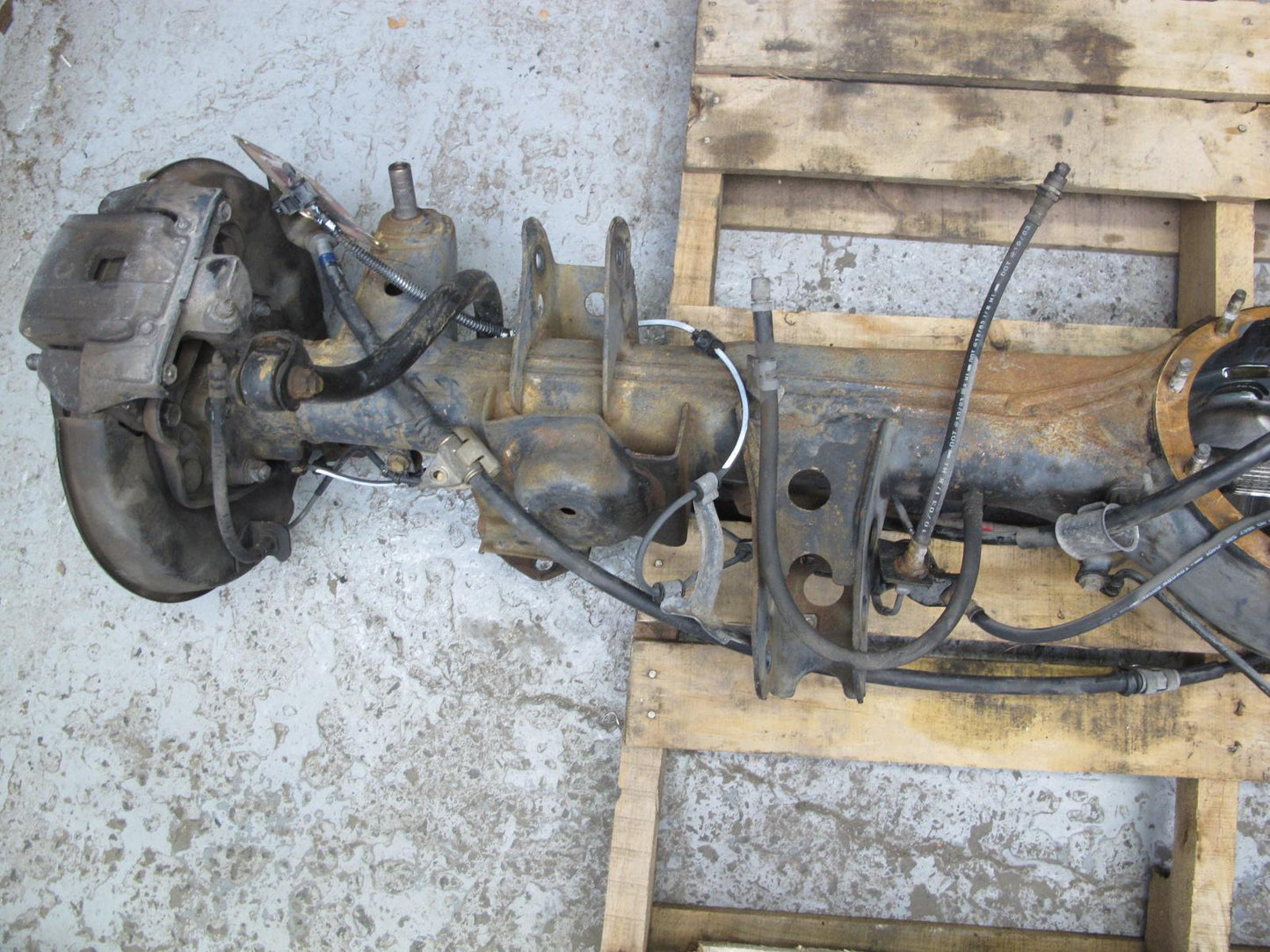 2003-2007 Lexus J100 LX470 4WD Rear Suspension Axle Shaft Brake Caliper Assembly