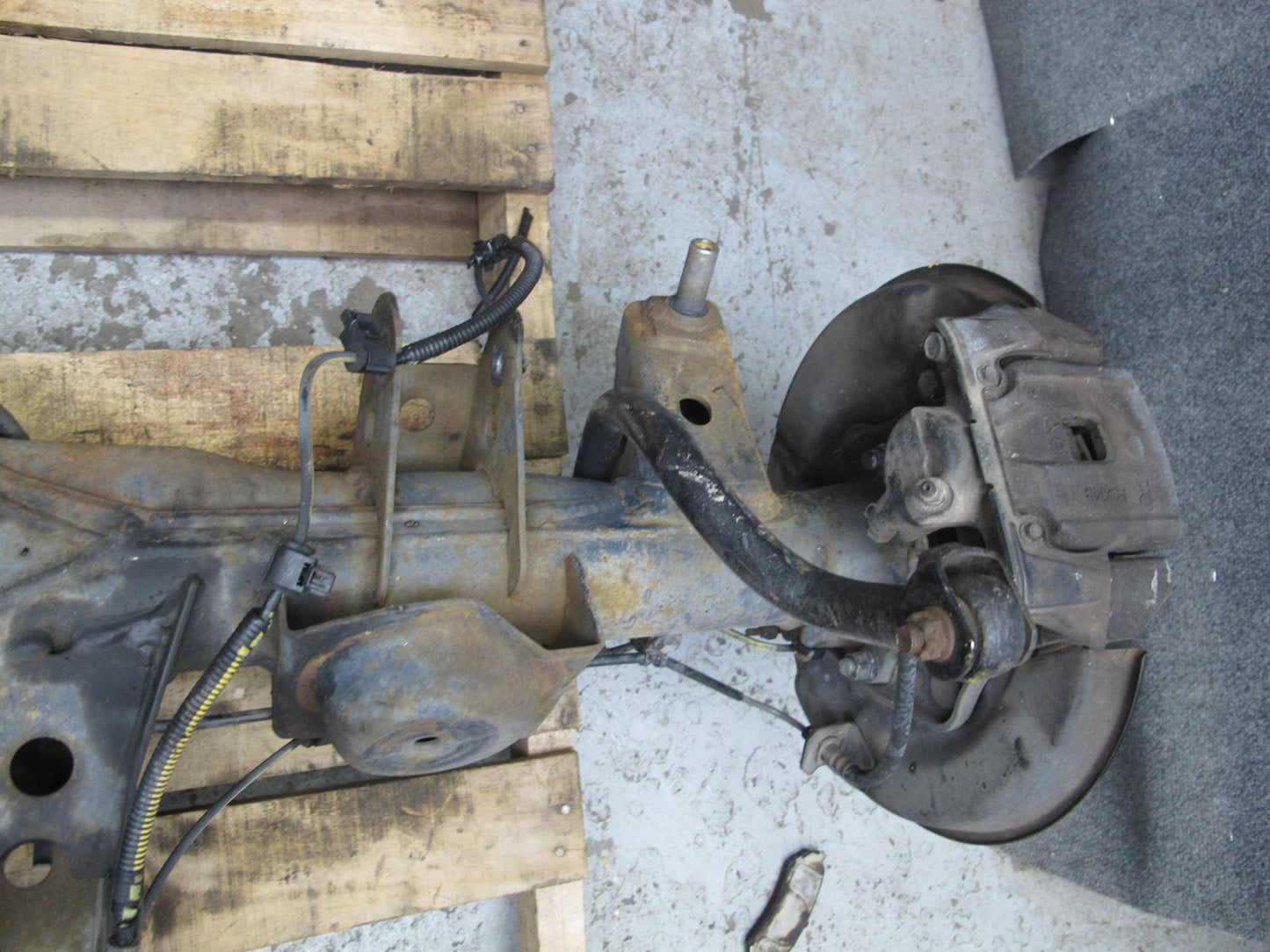 2003-2007 Lexus J100 LX470 4WD Rear Suspension Axle Shaft Brake Caliper Assembly