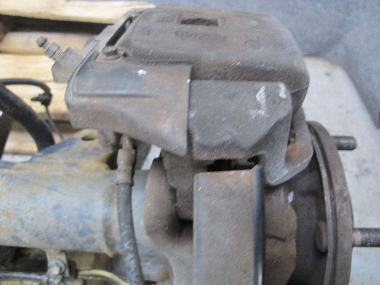 2003-2007 Lexus J100 LX470 4WD Rear Suspension Axle Shaft Brake Caliper Assembly