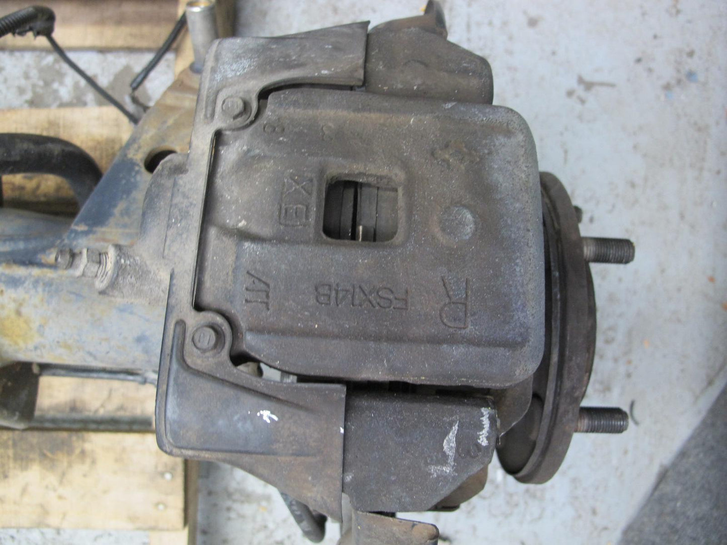 2003-2007 Lexus J100 LX470 4WD Rear Suspension Axle Shaft Brake Caliper Assembly