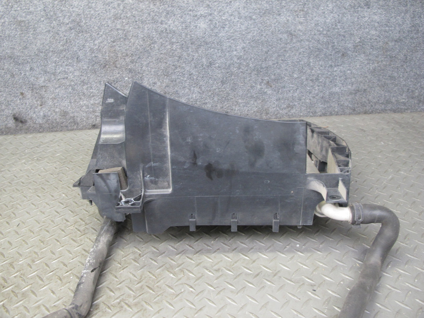2013-2017 Range Rover L405 5.0L Right Auxiliary AUX Radiator Oil Cooler w Hose