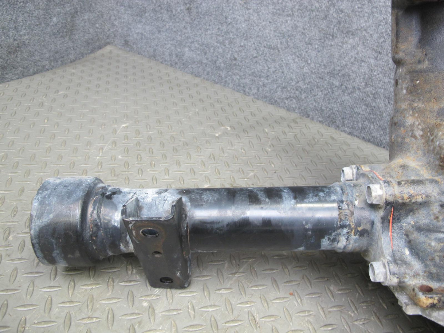 2003-2007 Lexus J100 LX470 4WD Front Differential Axle Carrier 4.10 Ratio