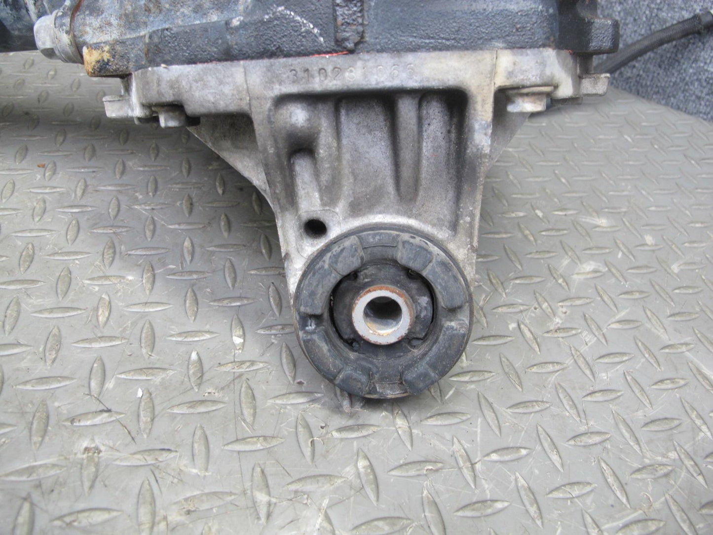 2003-2007 Lexus J100 LX470 4WD Front Differential Axle Carrier 4.10 Ratio