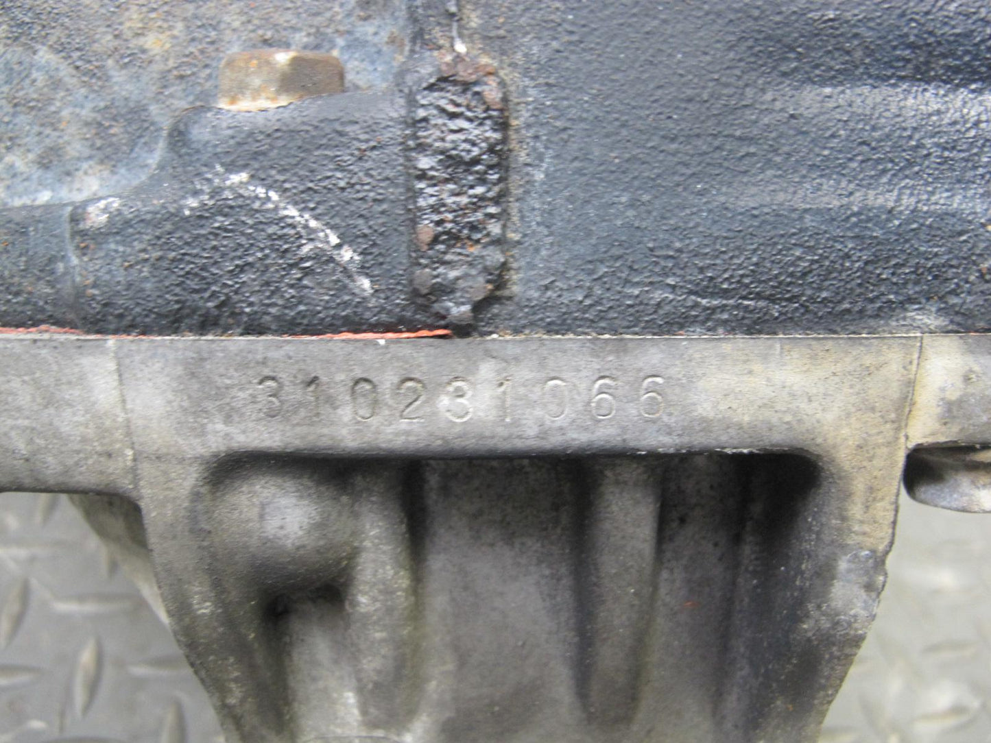 2003-2007 Lexus J100 LX470 4WD Front Differential Axle Carrier 4.10 Ratio