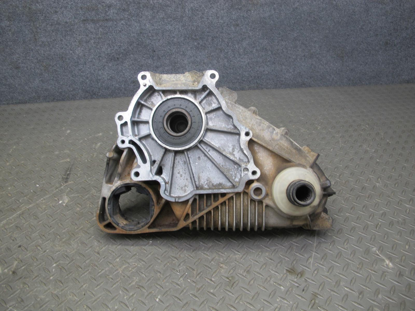 2010-2011 BMW E72 X6 AWD Hybrid ATC700 Transfer Case Box w Motor