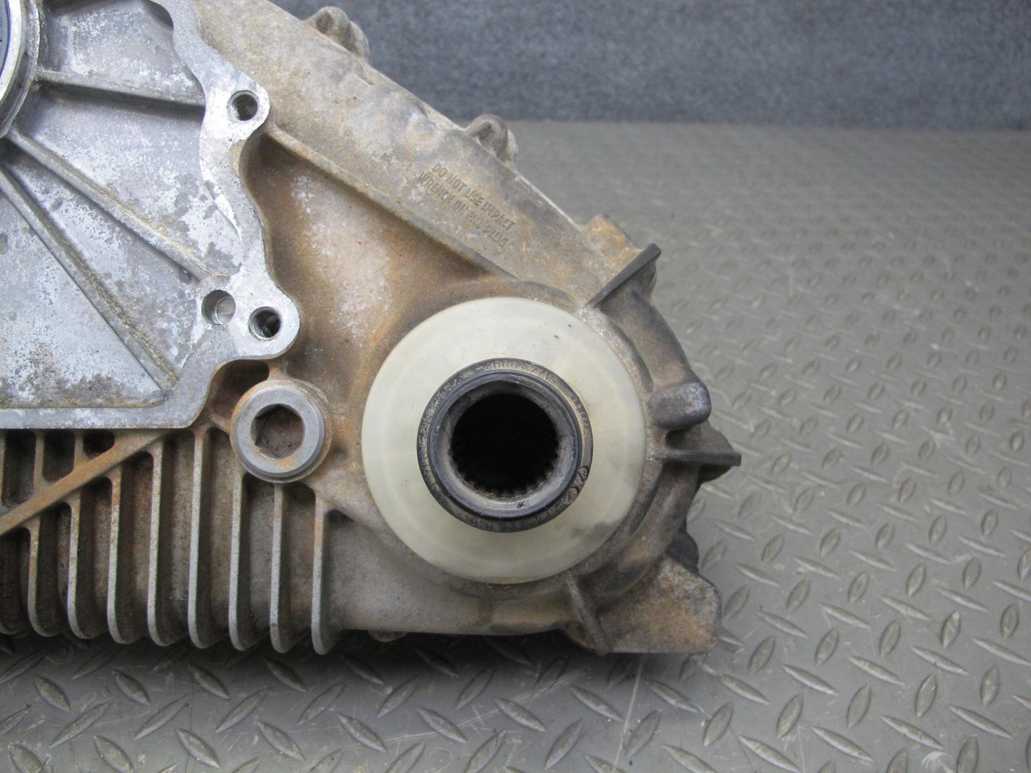 2010-2011 BMW E72 X6 AWD Hybrid ATC700 Transfer Case Box w Motor