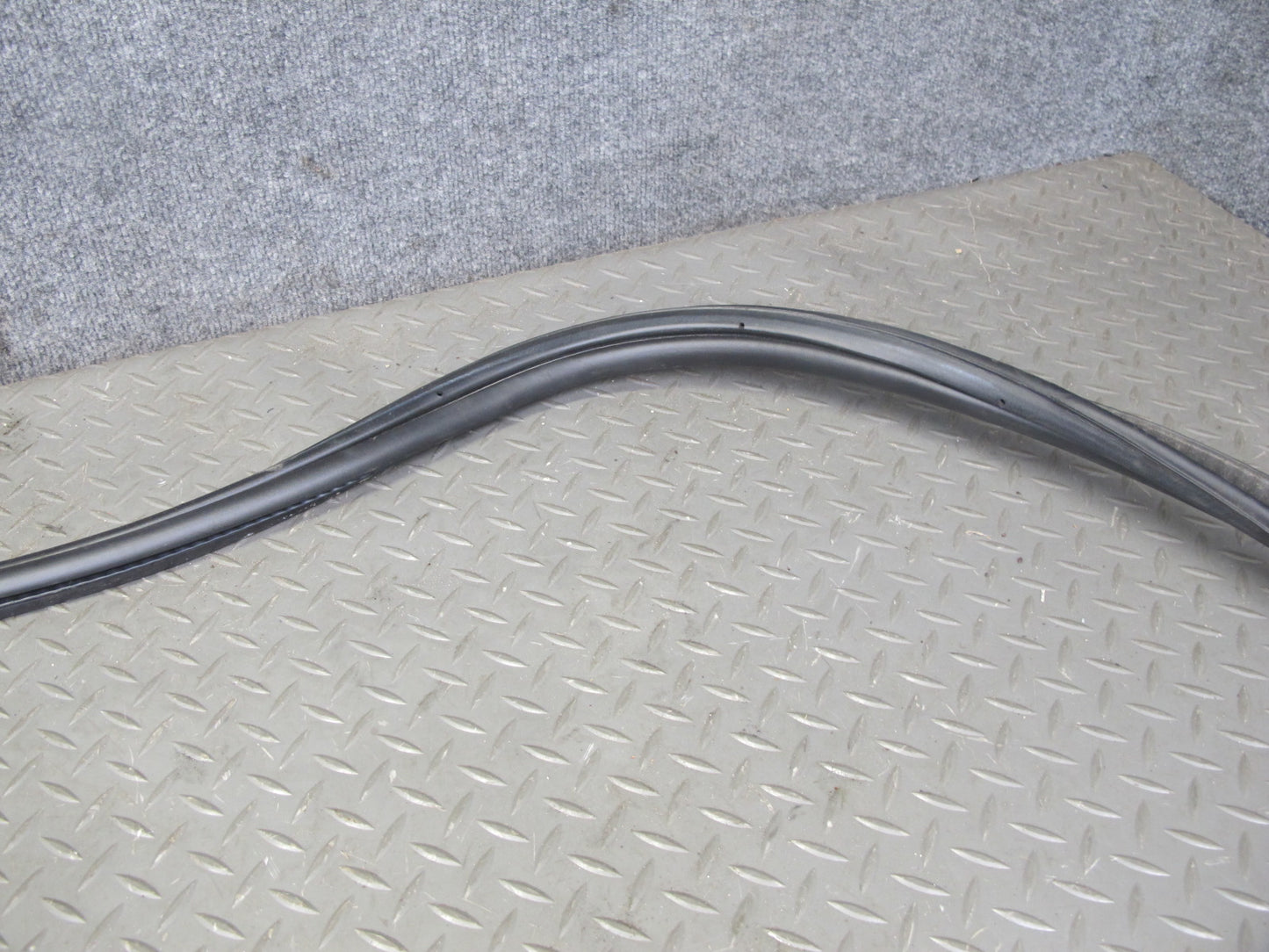 2013-2017 Land Range Rover L405 Rear Trunk Tailgate Weatherstrip Rubber Seal