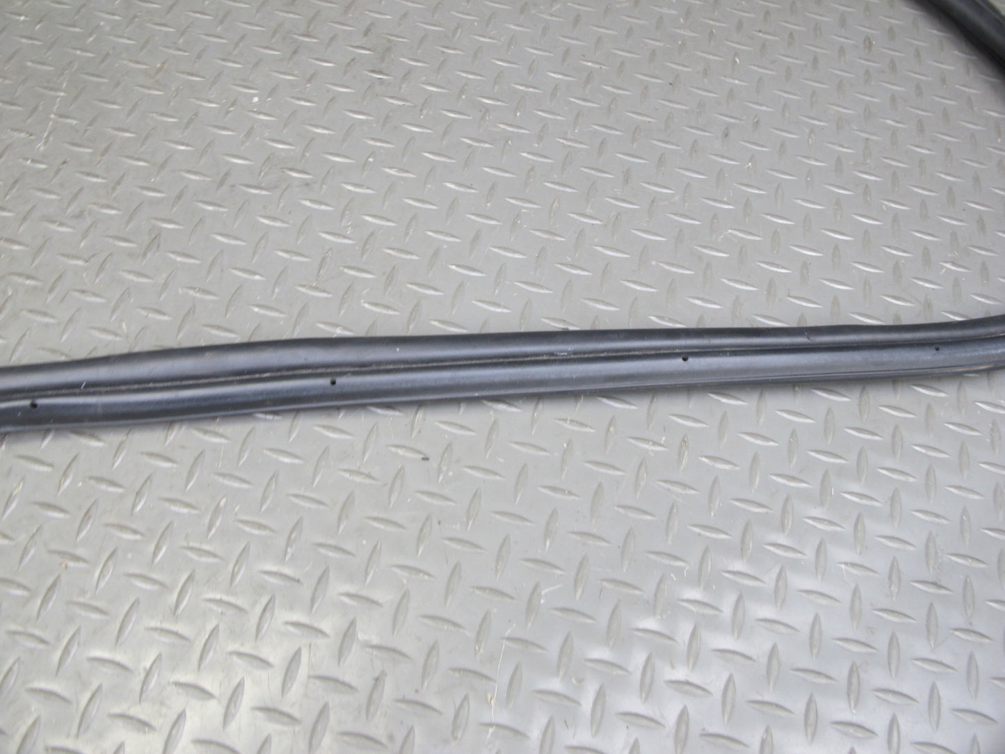 2013-2017 Land Range Rover L405 Rear Trunk Tailgate Weatherstrip Rubber Seal