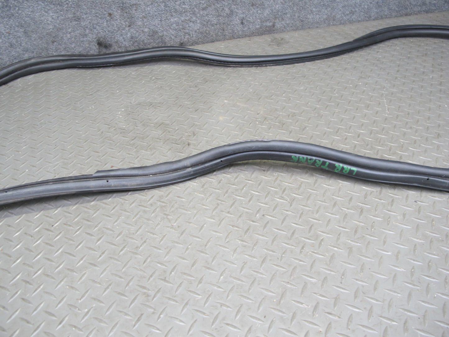2013-2017 Land Range Rover L405 Rear Trunk Tailgate Weatherstrip Rubber Seal