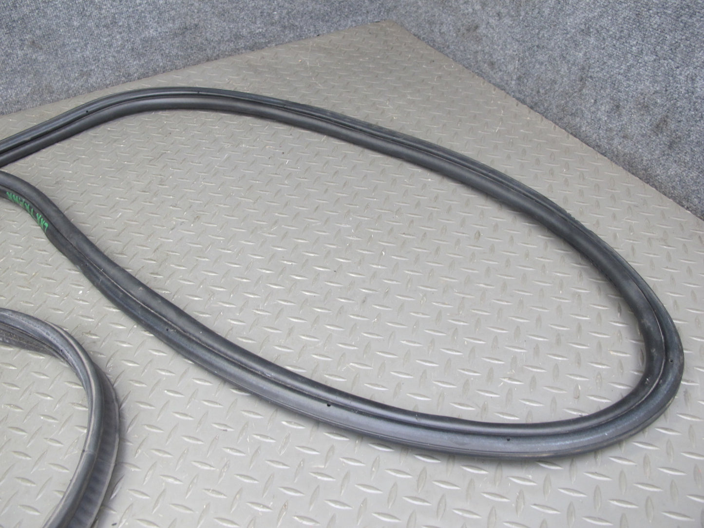 2013-2017 Land Range Rover L405 Rear Trunk Tailgate Weatherstrip Rubber Seal