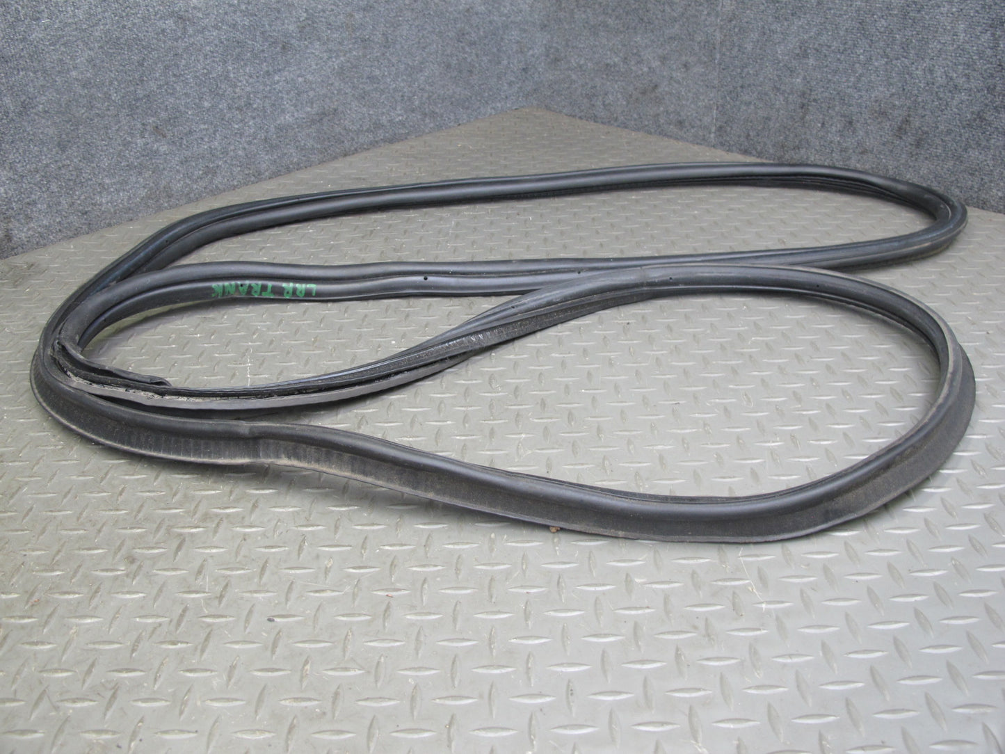 2013-2017 Land Range Rover L405 Rear Trunk Tailgate Weatherstrip Rubber Seal