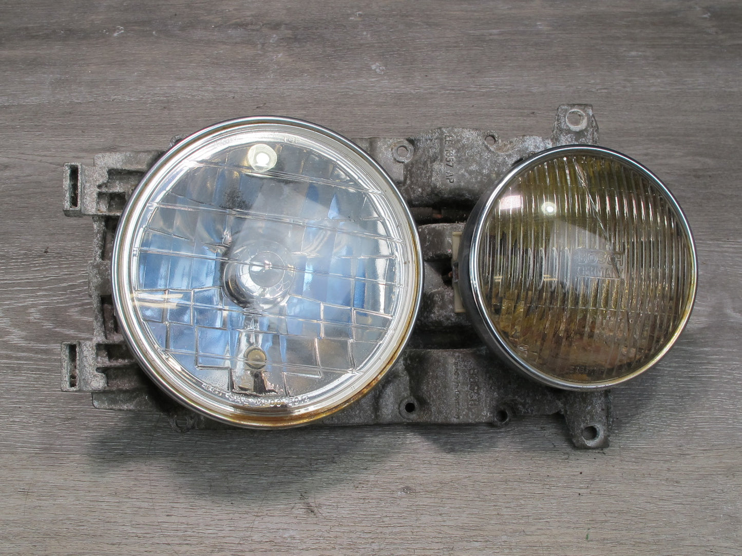 79-85 Mercedes W123 Front Right Halogen Headlight Lamp w Yellow Fog Light OEM