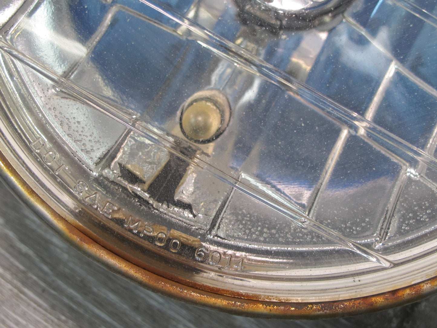 79-85 Mercedes W123 Front Right Halogen Headlight Lamp w Yellow Fog Light OEM