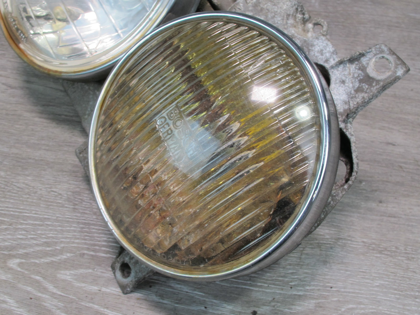 79-85 Mercedes W123 Front Right Halogen Headlight Lamp w Yellow Fog Light OEM