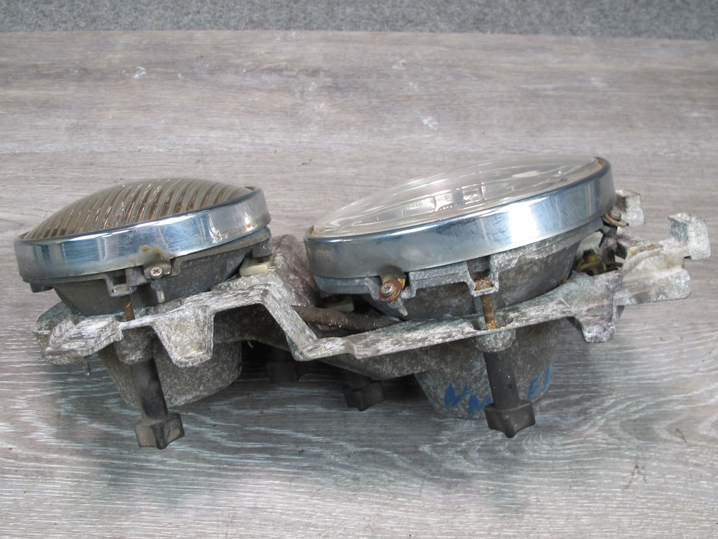 79-85 Mercedes W123 Front Right Halogen Headlight Lamp w Yellow Fog Light OEM