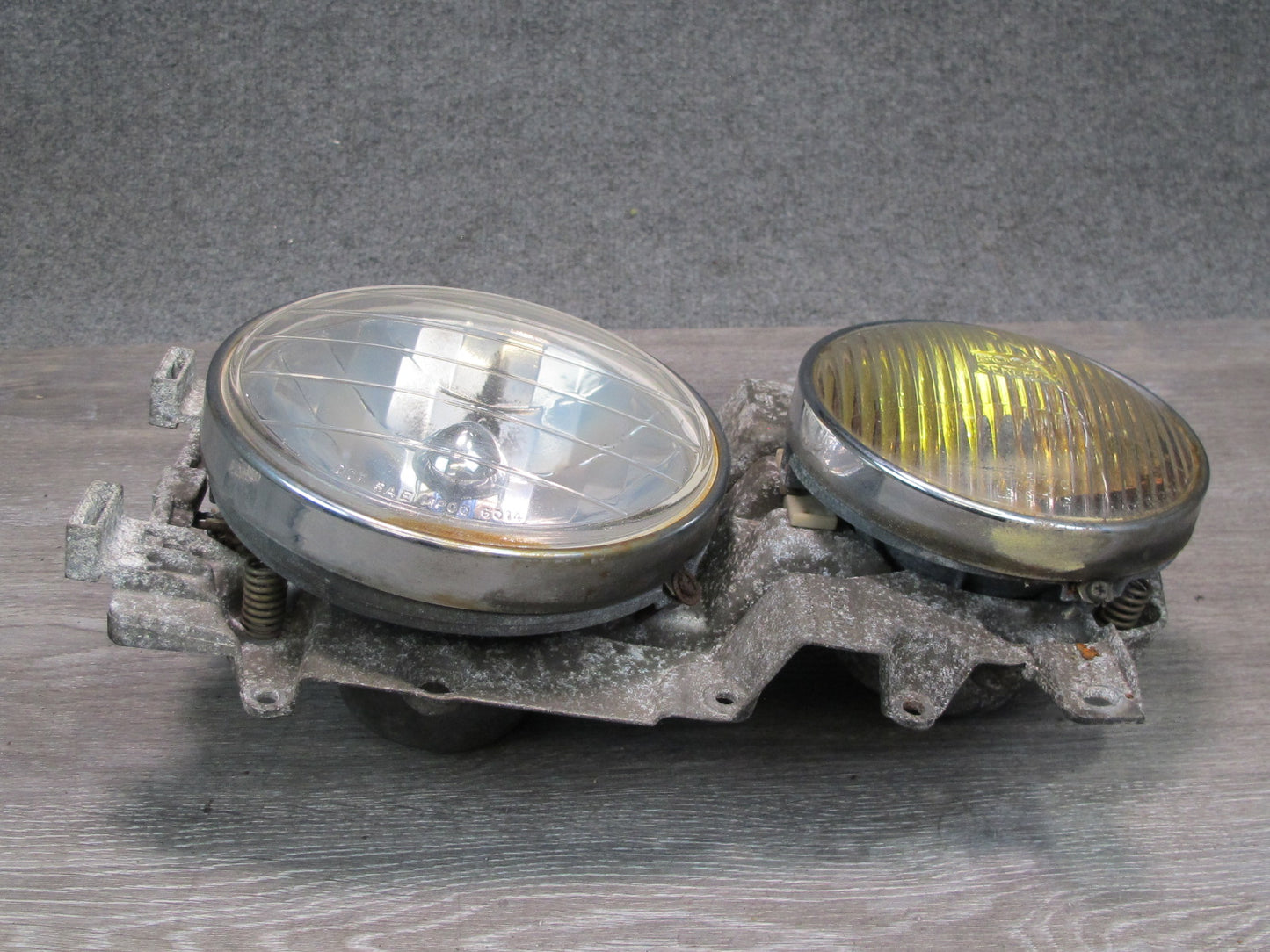 79-85 Mercedes W123 Front Right Halogen Headlight Lamp w Yellow Fog Light OEM