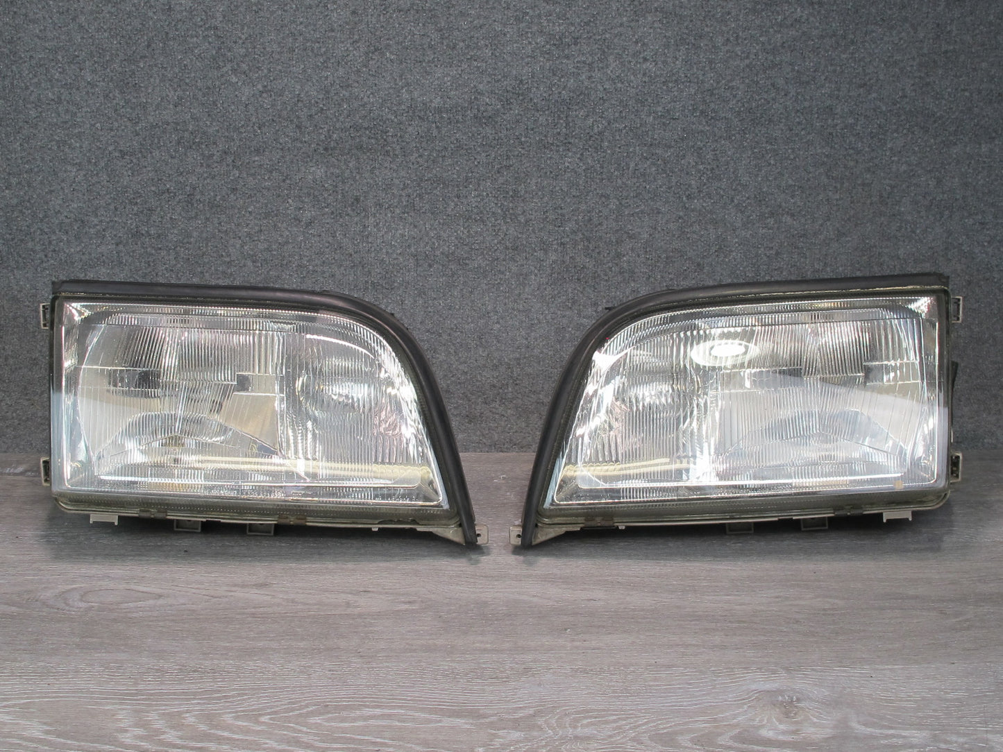 95-99 Mercedes W140 Sedan Set of 2 Front Left & Right Halogen Headlight Lamp OEM