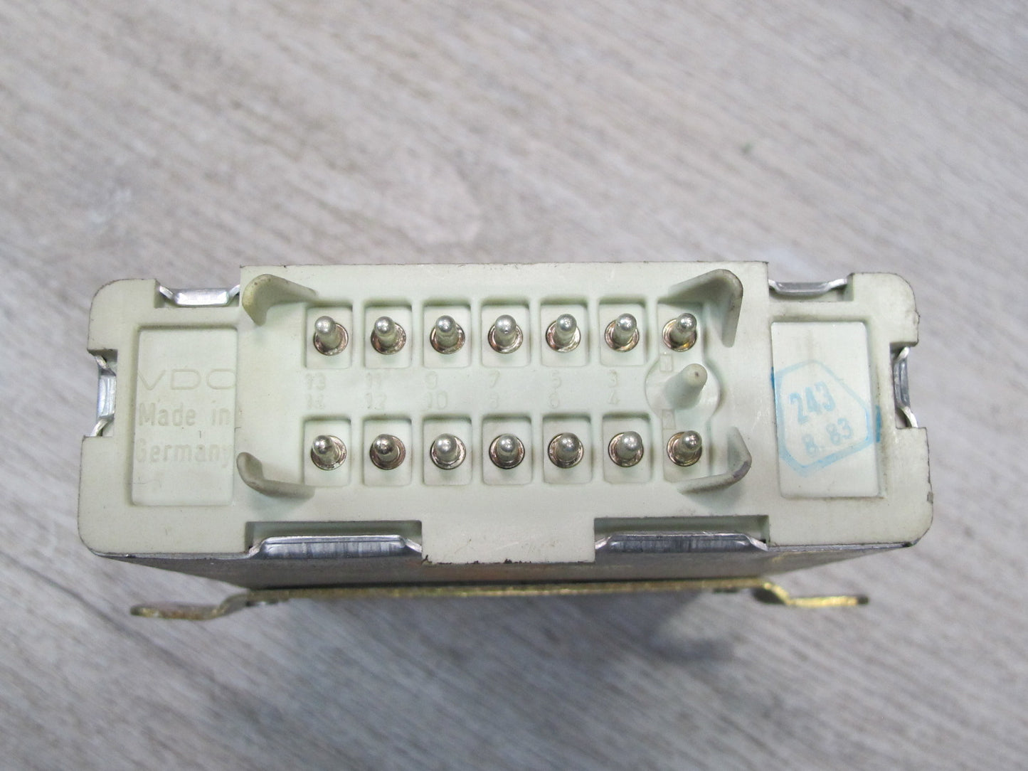 81-85 Mercedes W123 Cruise Control  Module 0015457932 OEM