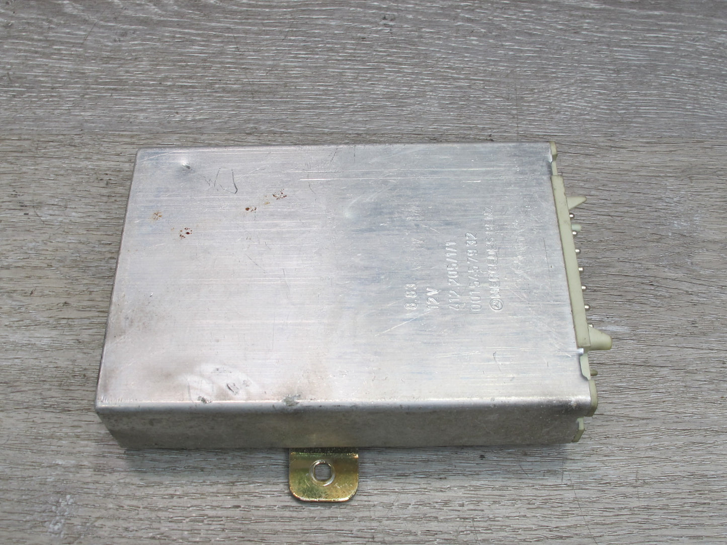 81-85 Mercedes W123 Cruise Control  Module 0015457932 OEM