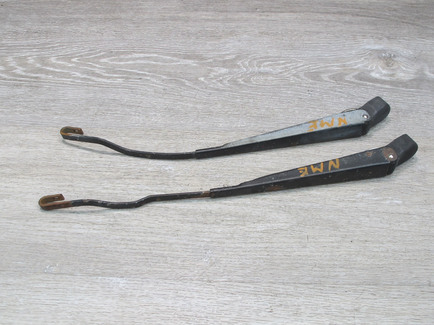75-85 Mercedes W123 Set of 2 Front Left & Right Windshield Wiper Arm OEM