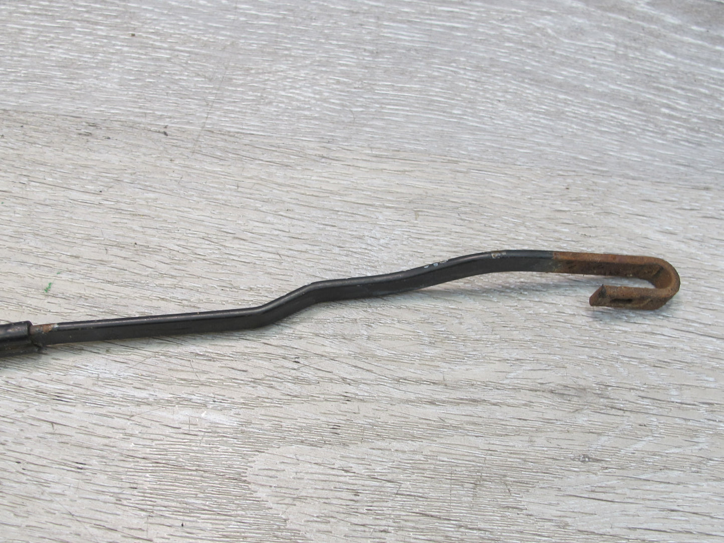 75-85 Mercedes W123 Set of 2 Front Left & Right Windshield Wiper Arm OEM