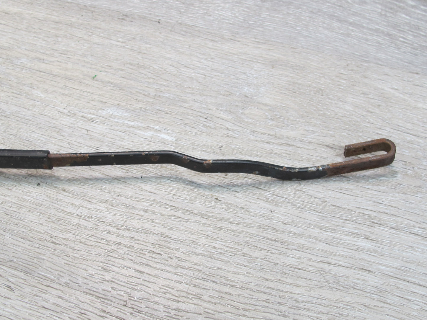75-85 Mercedes W123 Set of 2 Front Left & Right Windshield Wiper Arm OEM