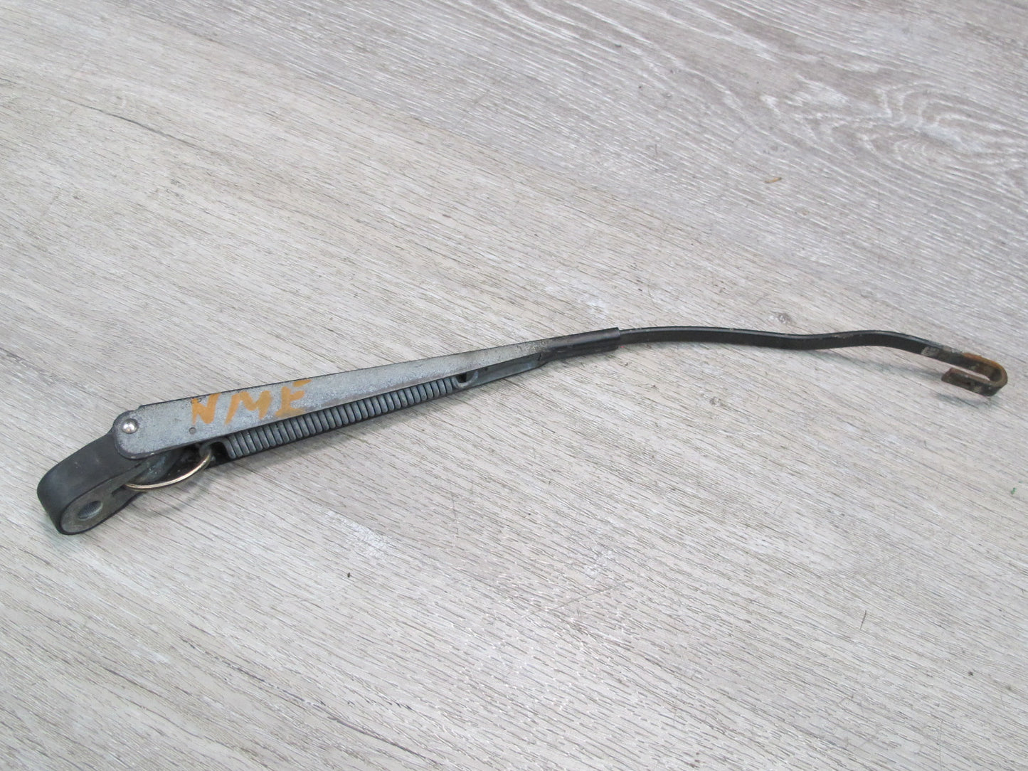 75-85 Mercedes W123 Set of 2 Front Left & Right Windshield Wiper Arm OEM