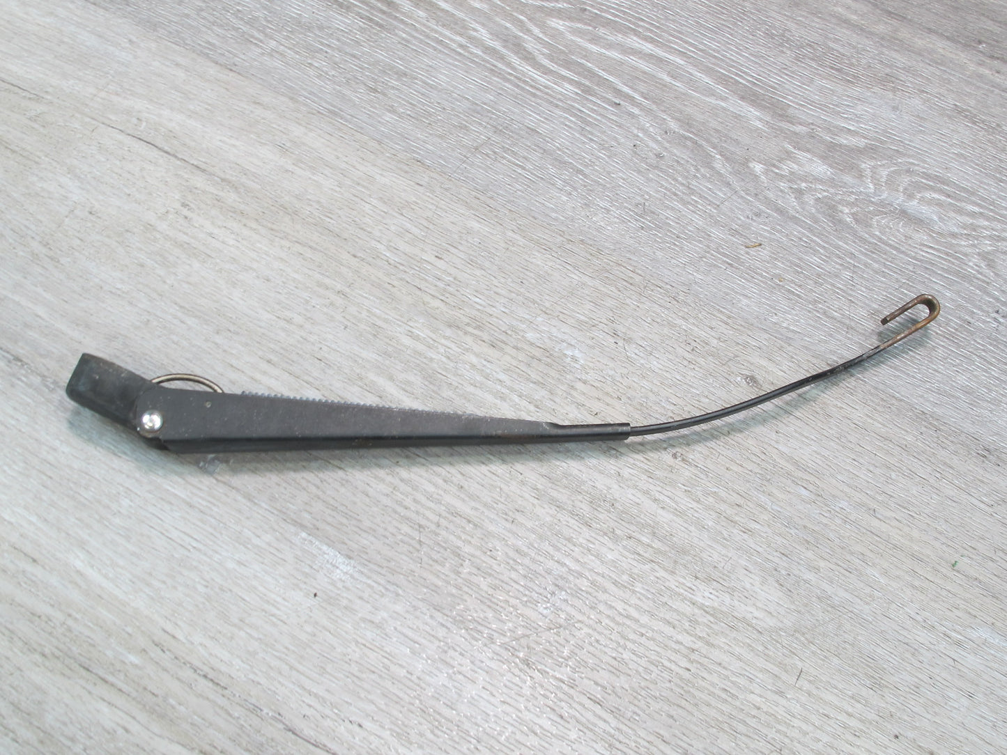 75-85 Mercedes W123 Set of 2 Front Left & Right Windshield Wiper Arm OEM