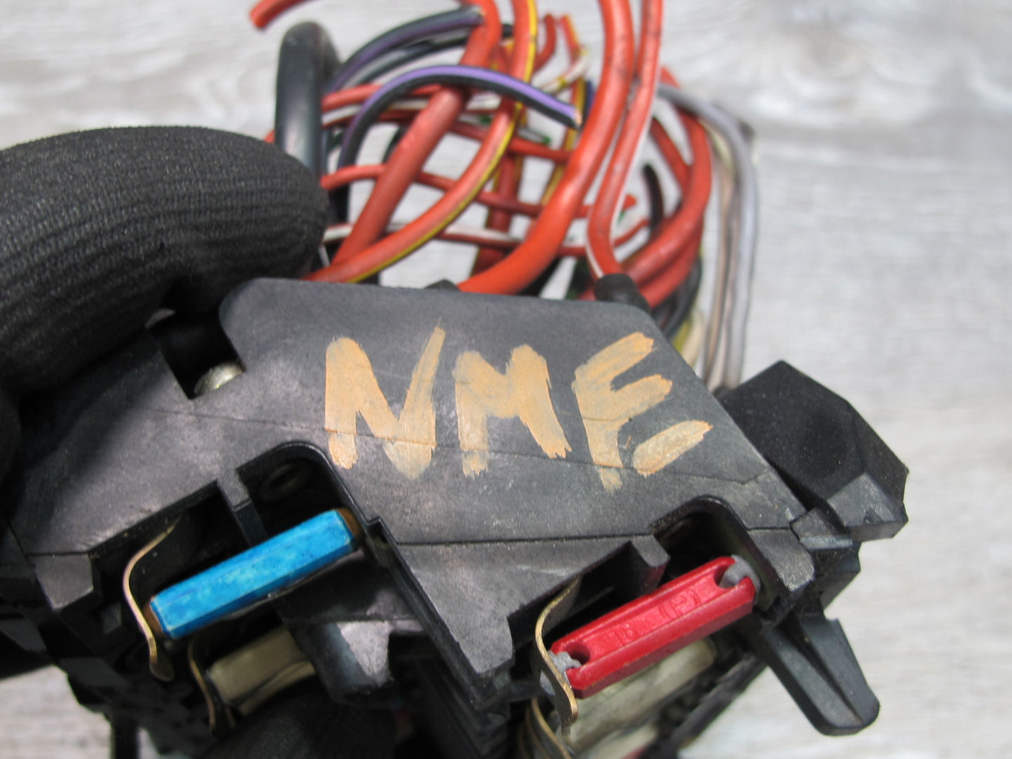 75-85 Mercedes W123 Power Distribution Fuse Relay Box 1235400650 OEM