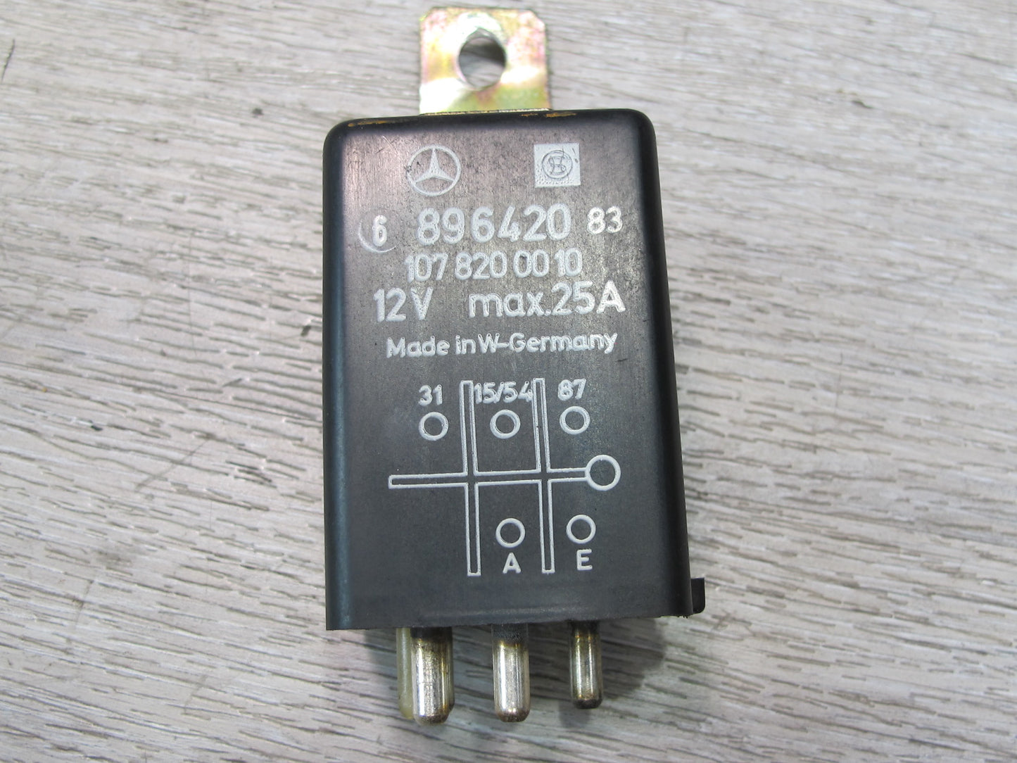 75-85 Mercedes W123 Rear Window Defrost Relay 1078200010 OEM