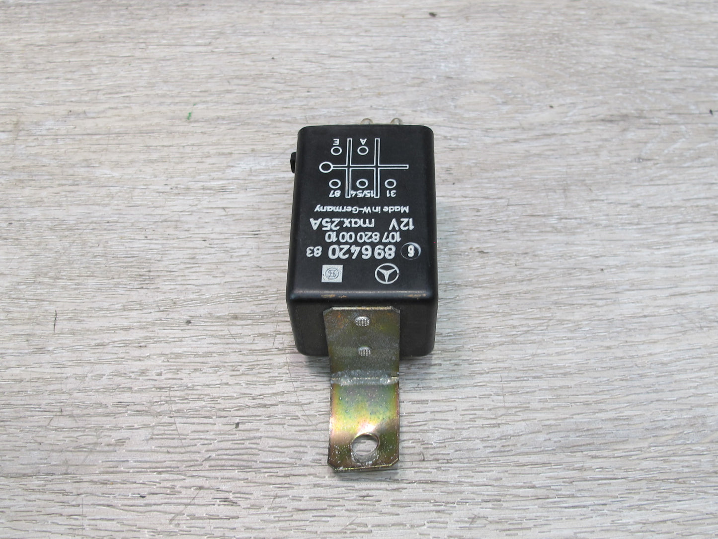 75-85 Mercedes W123 Rear Window Defrost Relay 1078200010 OEM