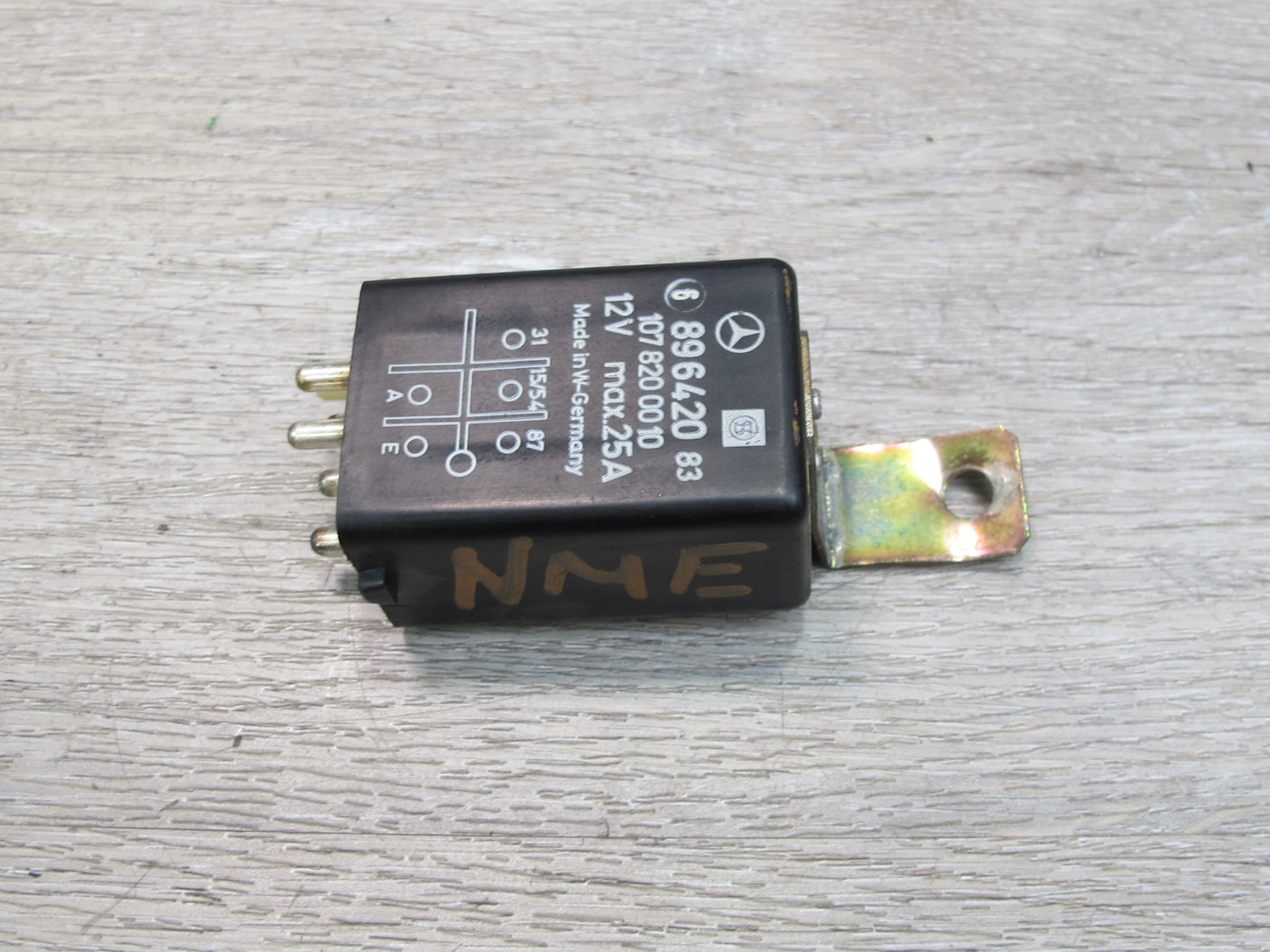 75-85 Mercedes W123 Rear Window Defrost Relay 1078200010 OEM