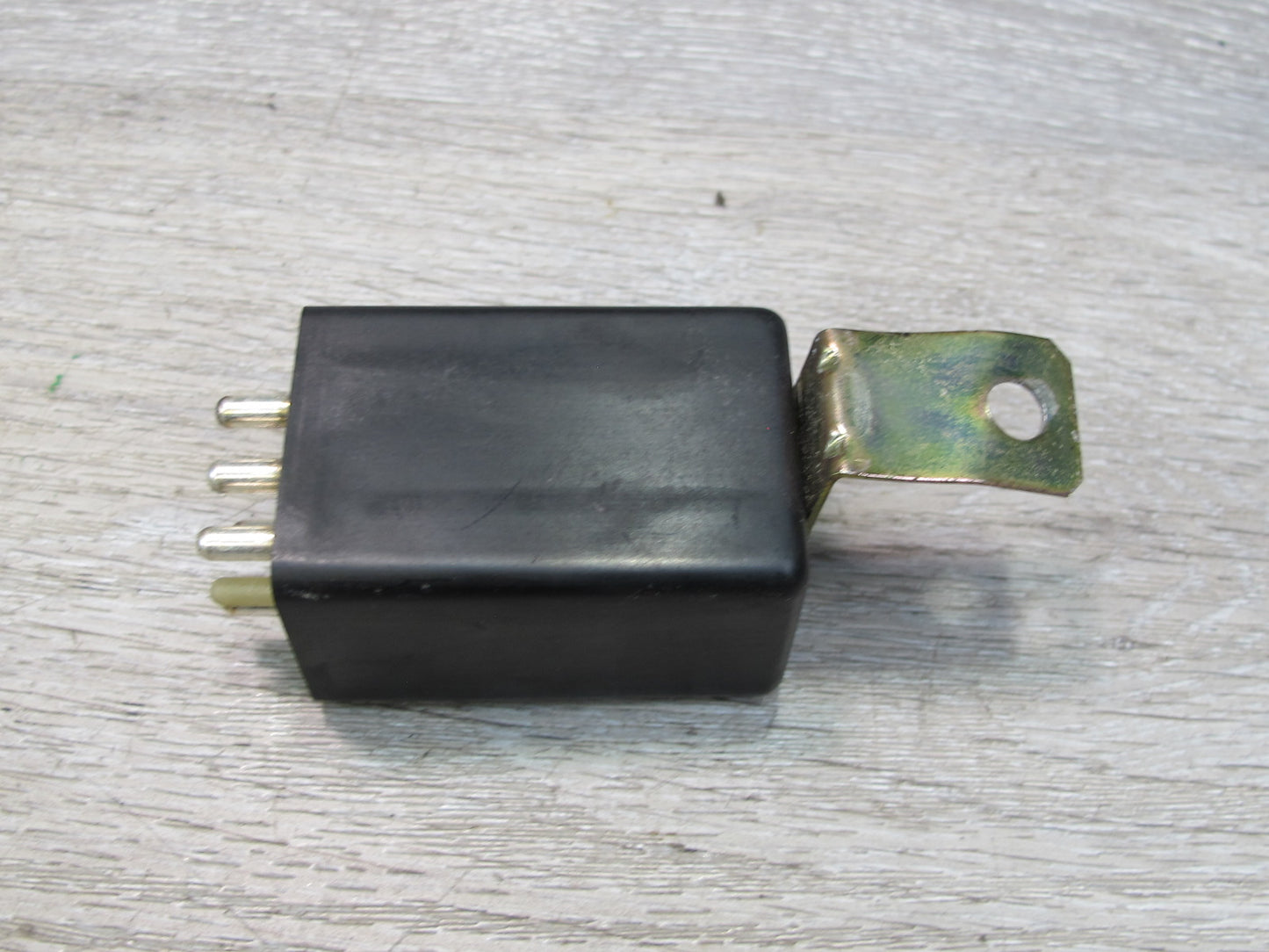 75-85 Mercedes W123 Rear Window Defrost Relay 1078200010 OEM