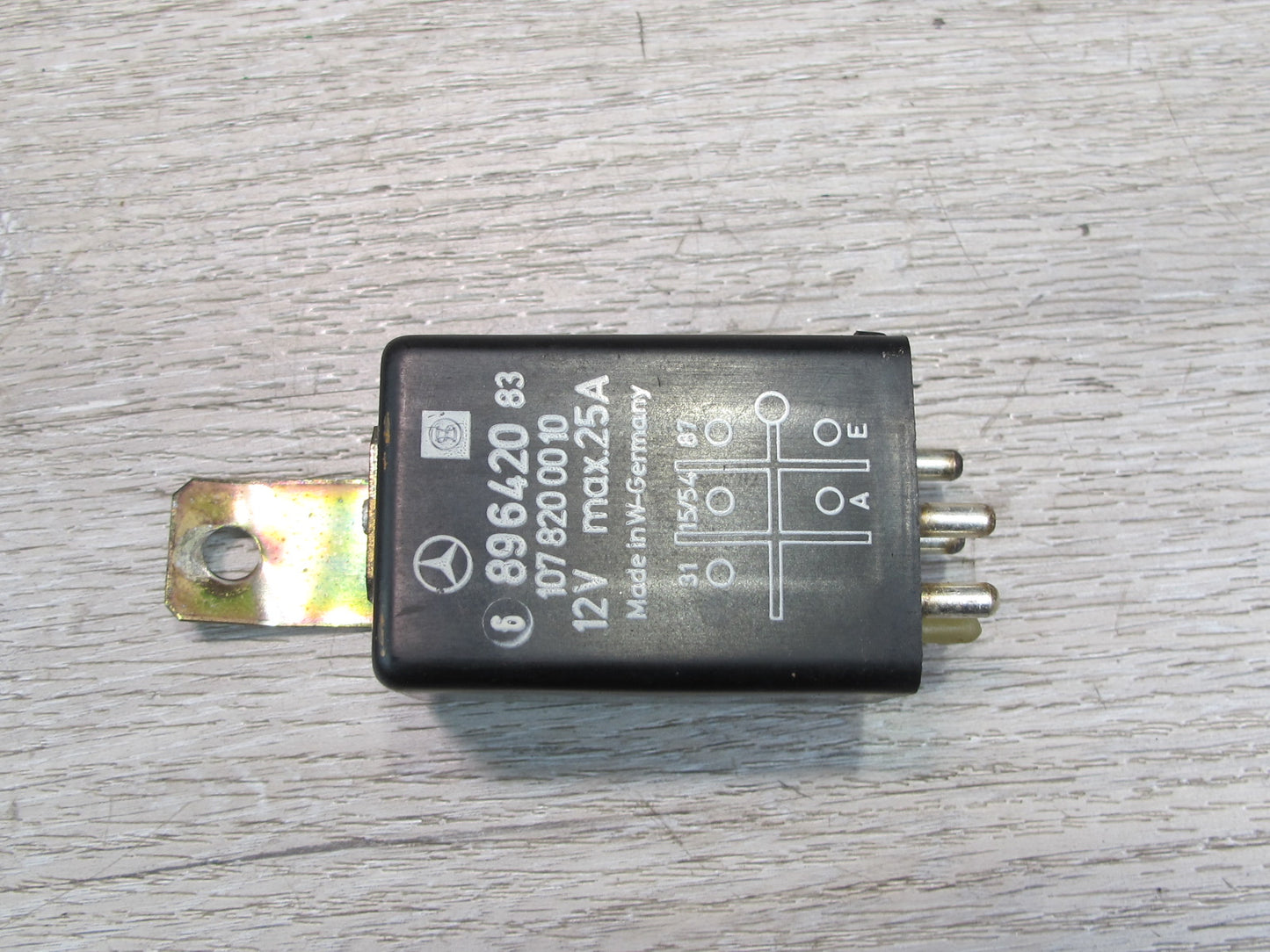 75-85 Mercedes W123 Rear Window Defrost Relay 1078200010 OEM