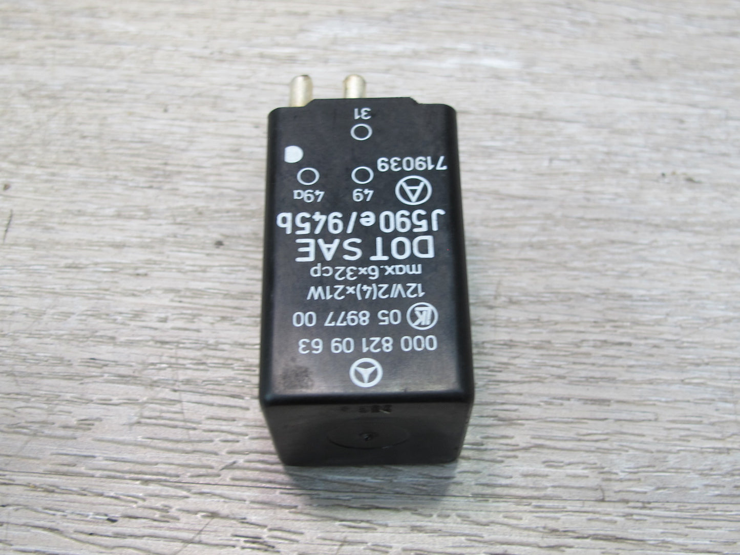 75-85 Mercedes W123 Turn Signal Flasher Relay 0008210963 OEM