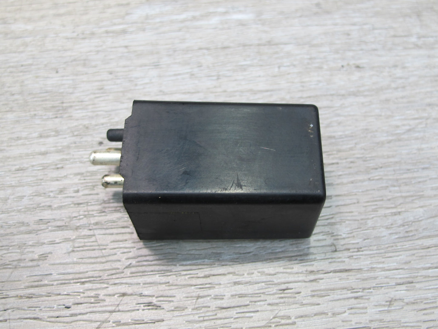 75-85 Mercedes W123 Turn Signal Flasher Relay 0008210963 OEM