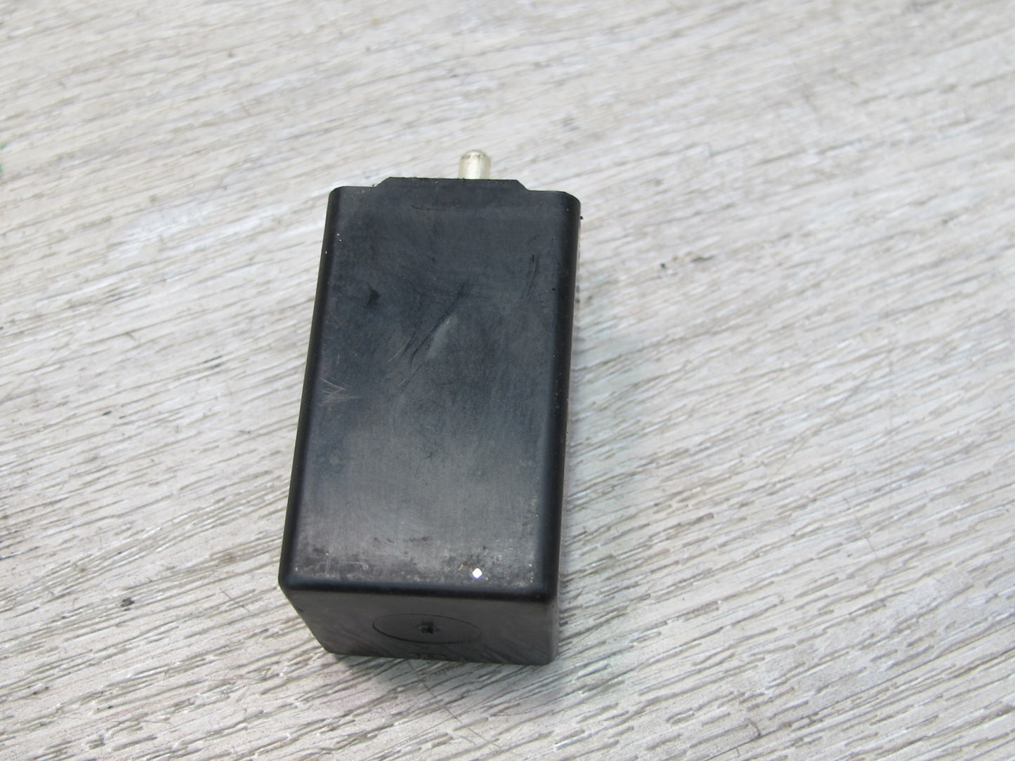 75-85 Mercedes W123 Turn Signal Flasher Relay 0008210963 OEM