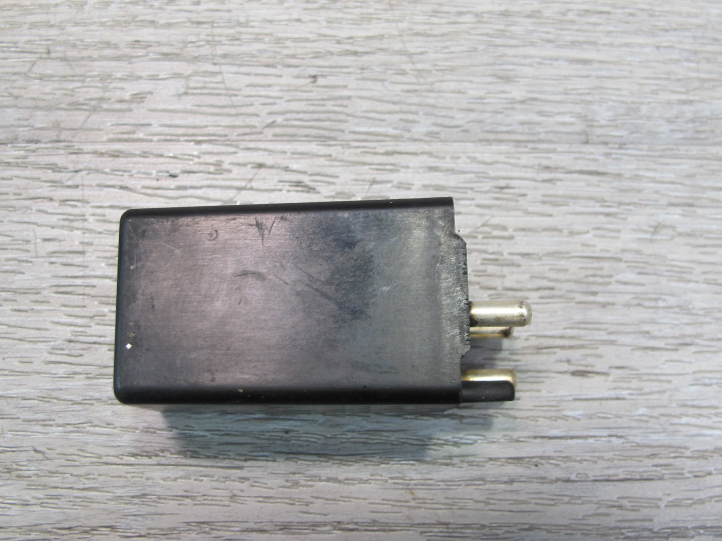 75-85 Mercedes W123 Turn Signal Flasher Relay 0008210963 OEM