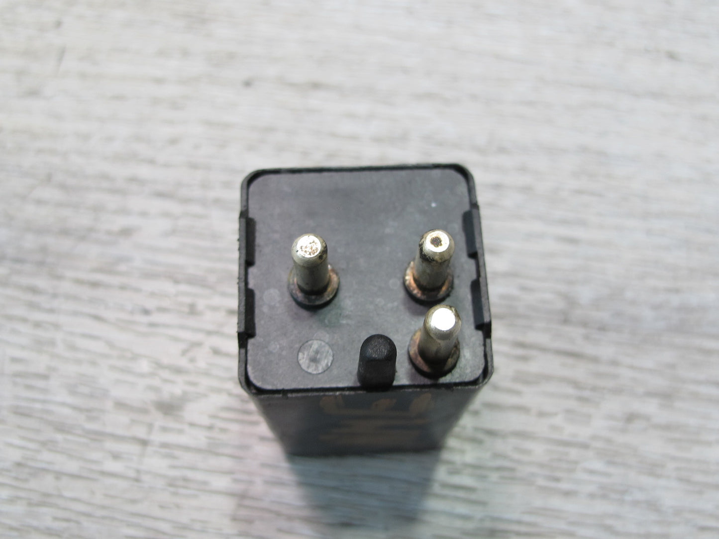 75-85 Mercedes W123 Turn Signal Flasher Relay 0008210963 OEM