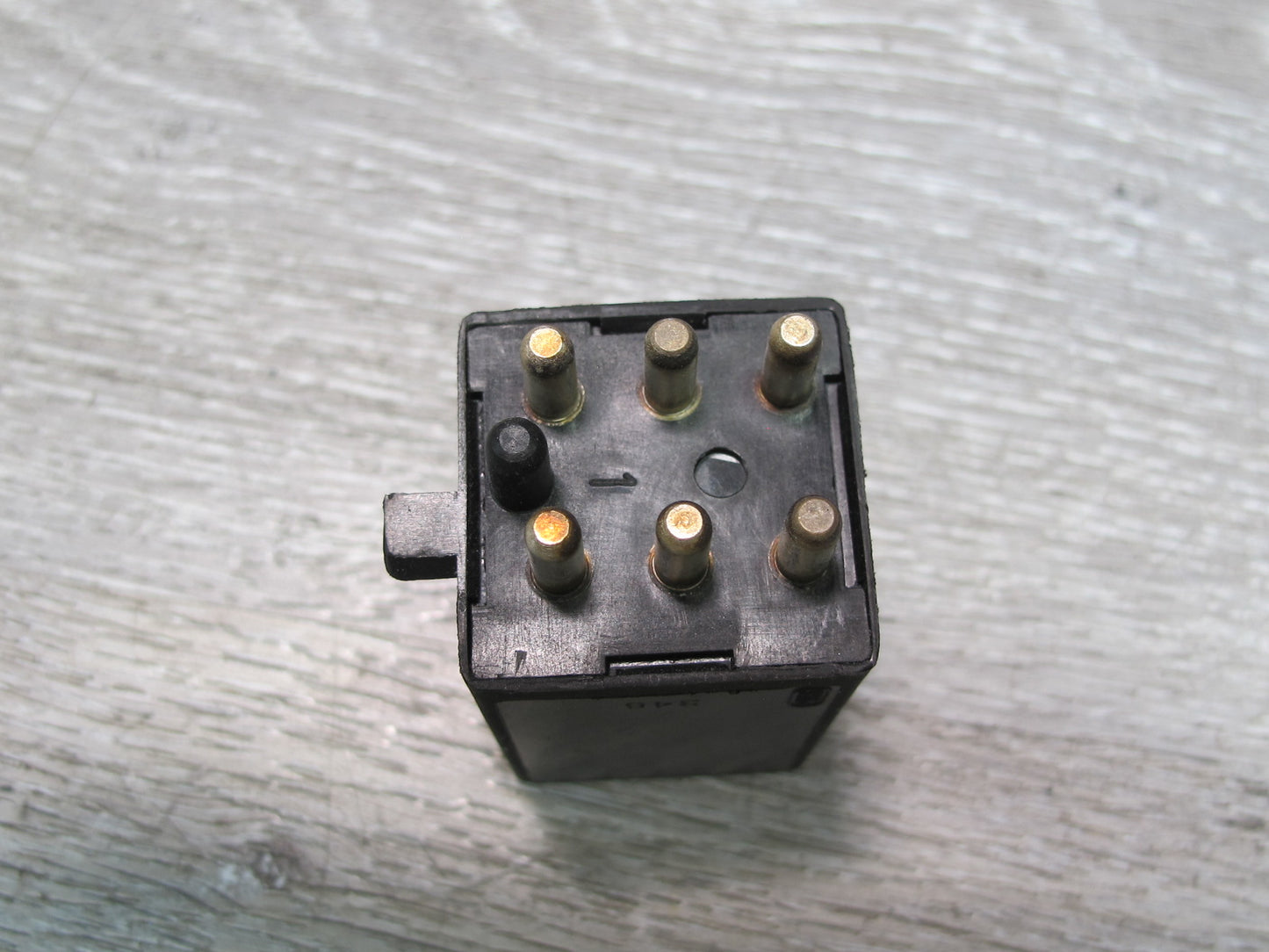 75-85 Mercedes W123 Intermittent Wiper Relay 0008210863 OEM