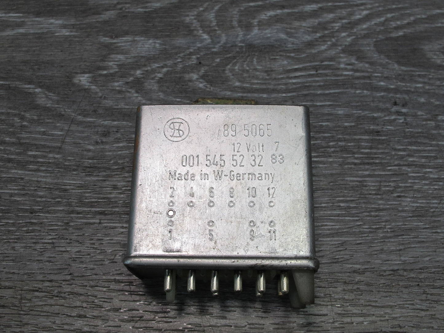 75-85 Mercedes W123 Seat Belt Warning Relay 0015455232 OEM